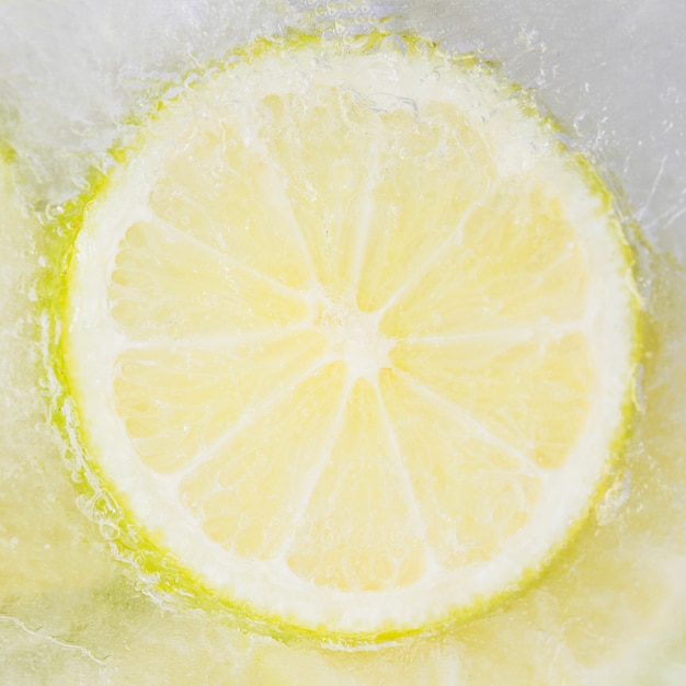 Бесплатное фото Ломтик замороженного лимона