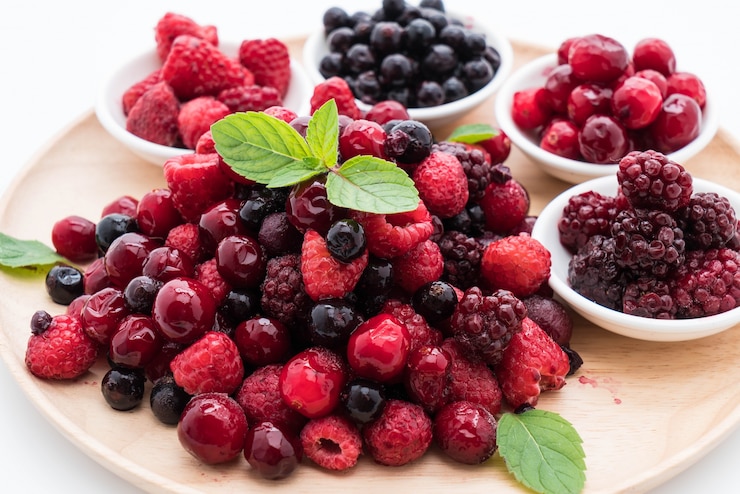 Free Photo frozen mixed berry