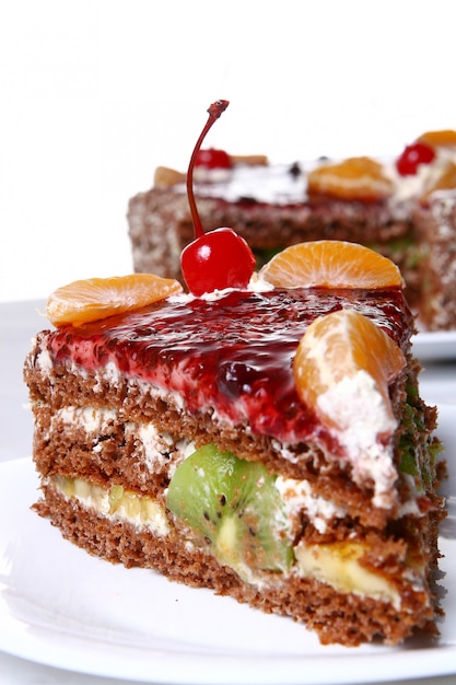 Free photo fruit cake with desert cherry