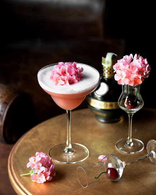 Free photo fruit cocktail topped with flowers