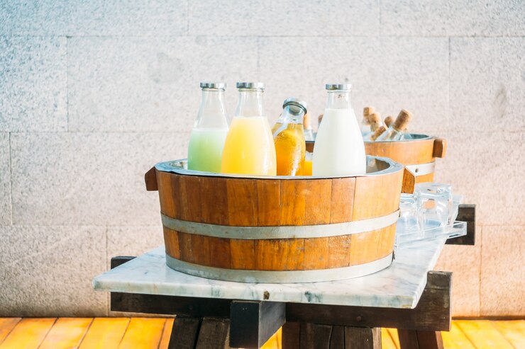 Free Photo fruit juice and milk