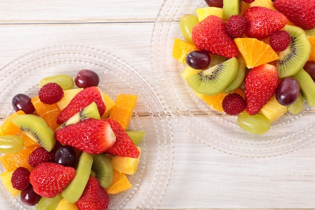 Free photo fruit saladd mixed with delicious fruits