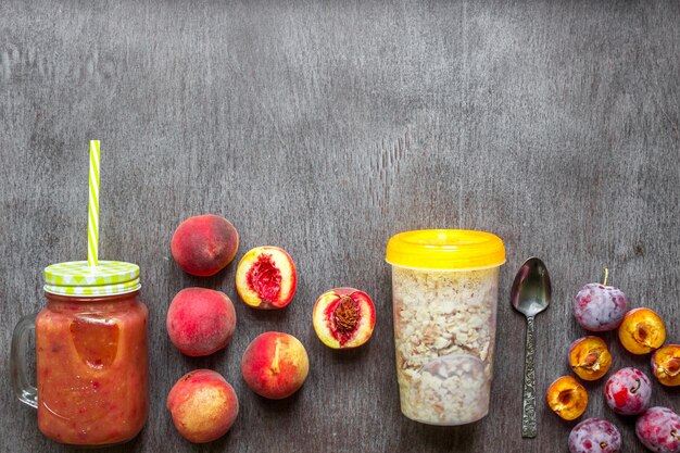 Free photo fruit smoothies. peach and plum smoothie. peach, plum and oatmeal. delicious and healthy breakfast