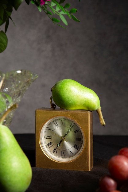 Free photo fruit still life in baroque style