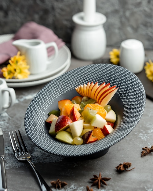 Free photo fruits in a plate