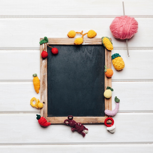 Free photo fruits of wool on slate