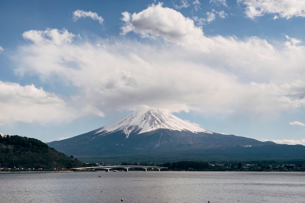 Free photo fuji mountain and big cloud, japan