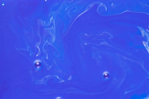 Free photo full frame of dark blue ink painting on water