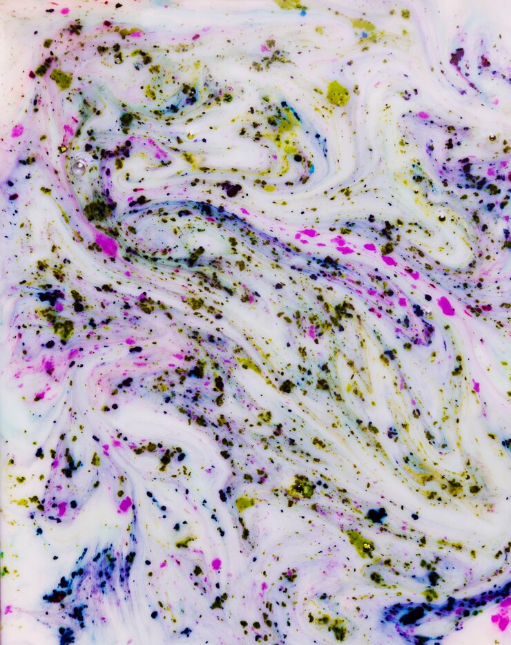 मुफ़्त फोटो full frame of holi color powder mixed in the liquid