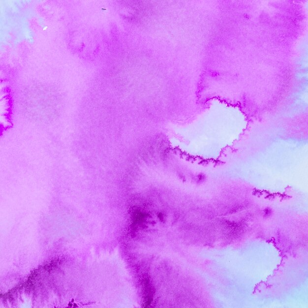 Полный кадр фиолетовый текстурированный фон акварелью