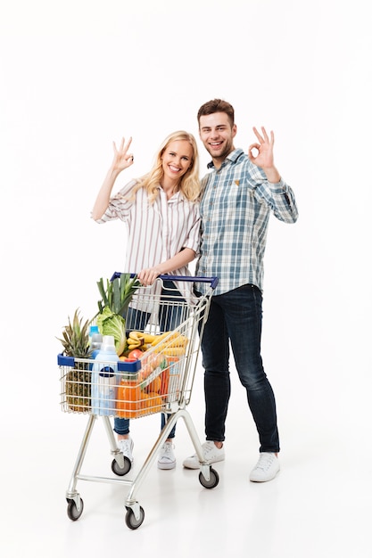 Free photo full length portrait of a cheery couple