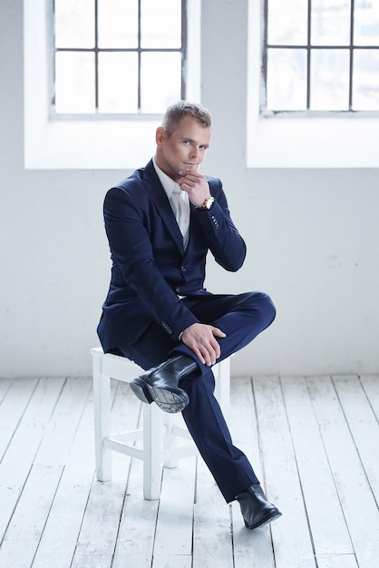 Free photo full length portrait of confident mature businessman in formals standing isolated over white background