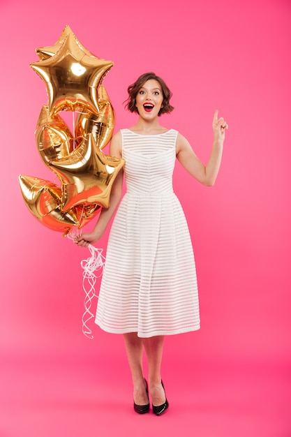 Free photo full length portrait of an excited girl dressed in dress