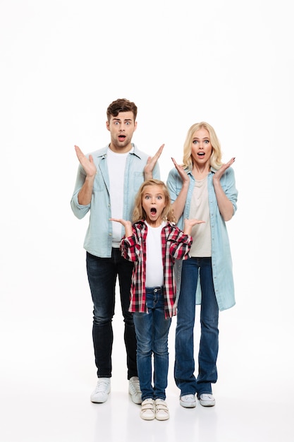 Free photo full length portrait of a shocked young family