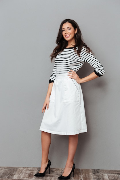 Free photo full length portrait of a woman dressed in a skirt