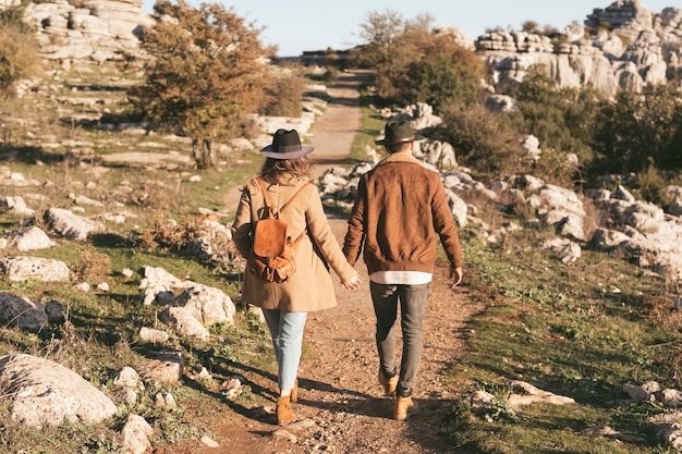 Free photo full shoot man and woman walking together