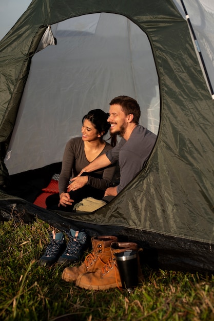 Free photo full shot adventurous couple bivouacking