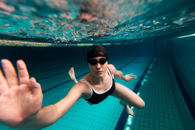 Full shot athlete swimming with goggles