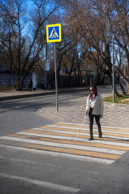 Free photo full shot blind woman on crosswalk