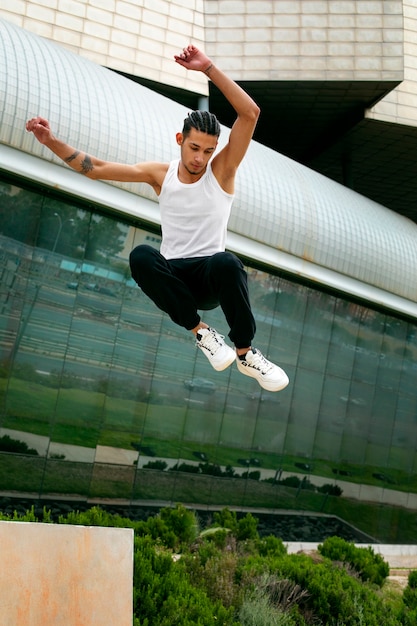 Free photo full shot boy doing parkour