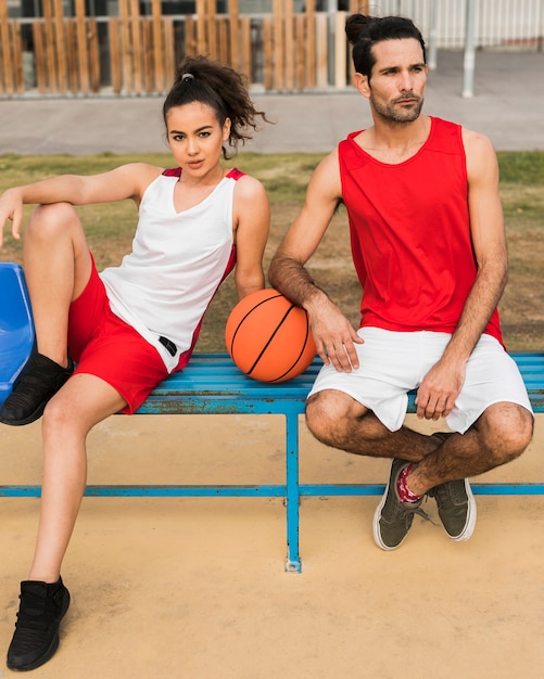 Free photo full shot of boy and girl with basketball ball