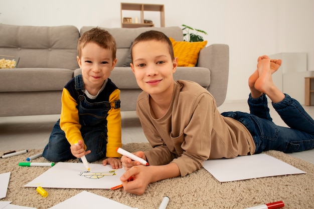 Full shot brothers drawing at home