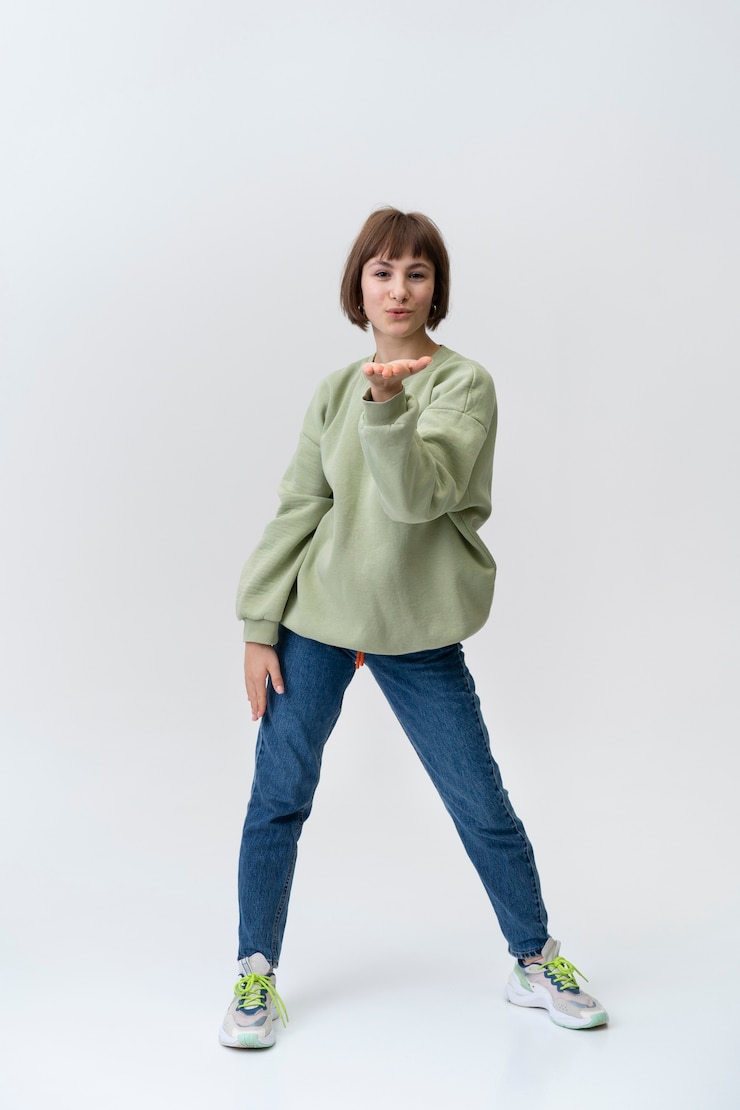 무료 Photo 전체 샷 멋진 십대 포즈