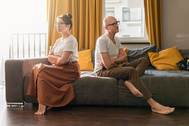 Full shot couple on the couch