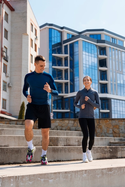 Free photo full shot couple doing workout exercises