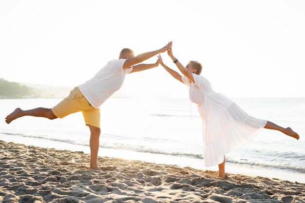 Full shot couple posing at beach