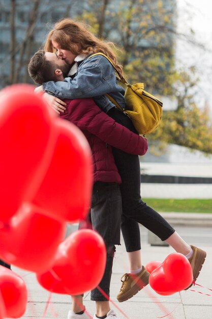 Full shot cute couple kissing