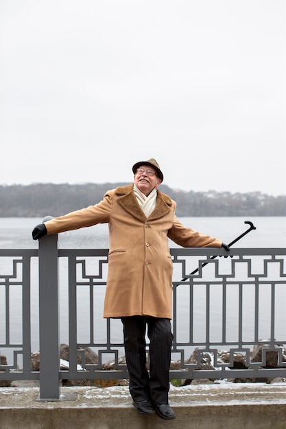 Free photo full shot elderly man taking a stroll