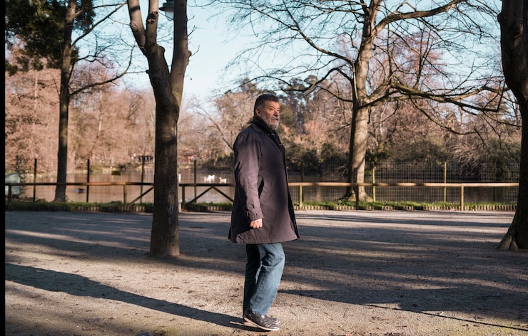 Free Photo full shot elderly man taking a stroll