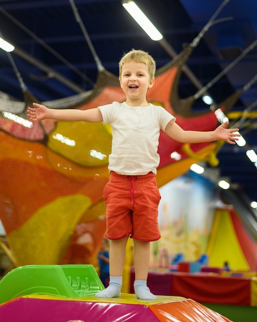 Free photo full shot of excited boy