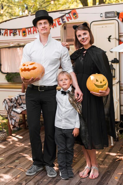 Full shot family posing together