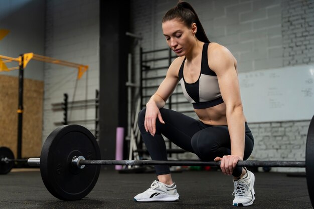 Full shot fit woman at gym