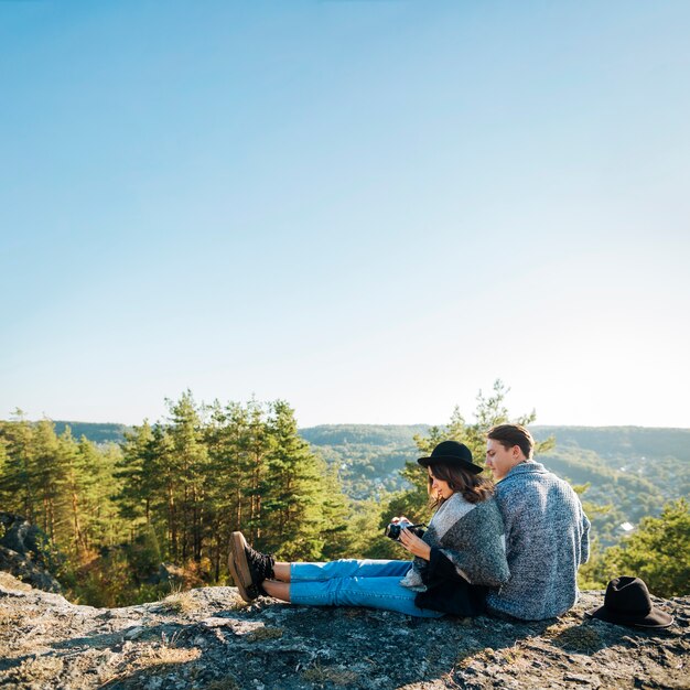 Full shot friends enjoying the nature