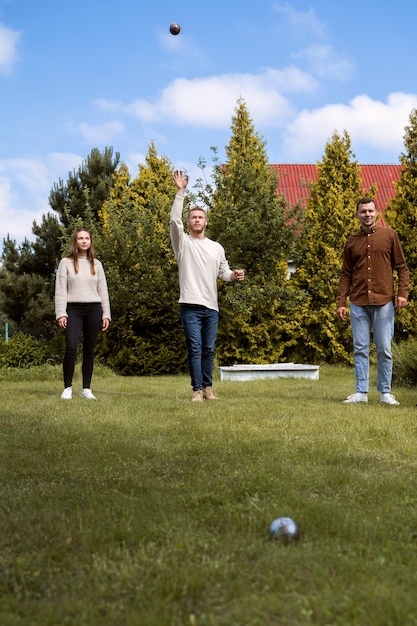 Free photo full shot friends playing sport outdoors