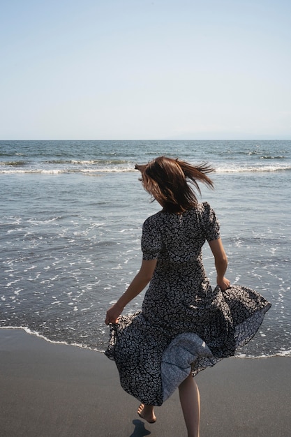 Full shot japanese woman at beach