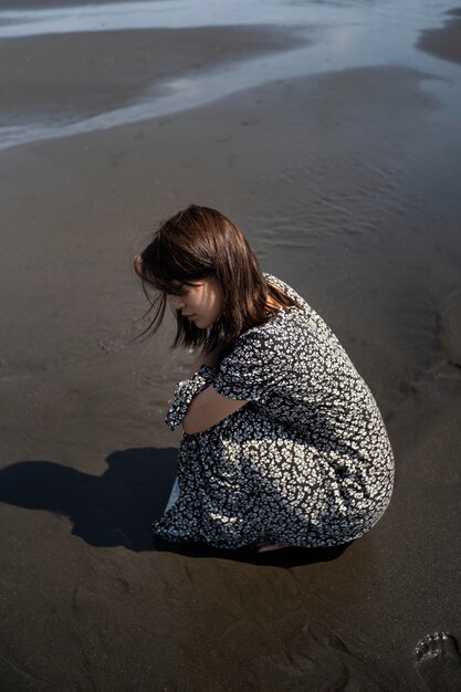 Full shot japanese woman at seaside