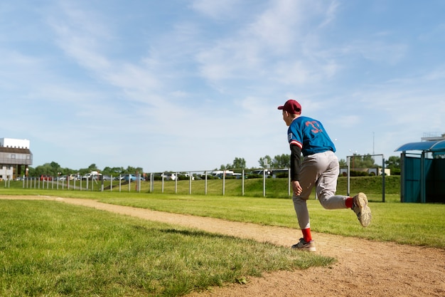 Free photo full shot kid running outdoors