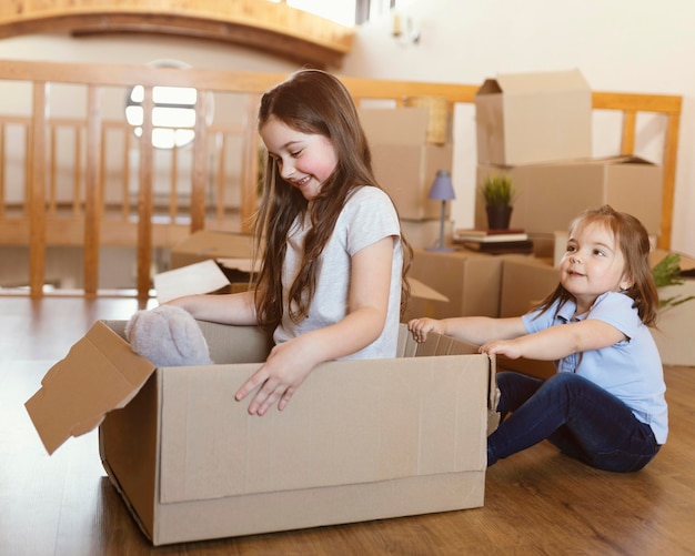 Full shot kids playing with box