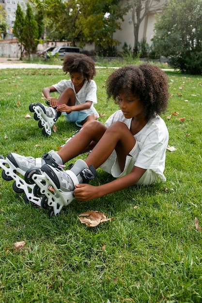 Free photo full shot kids wearing roller skates