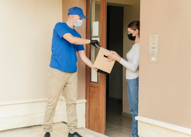 Free photo full shot man delivering box