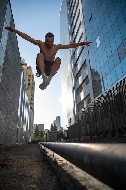 Free photo full shot man jumping outdoors