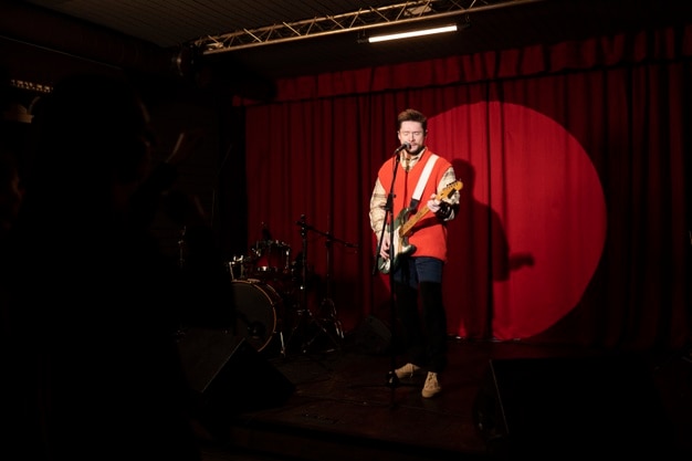 Free Photo full shot man performing on stage