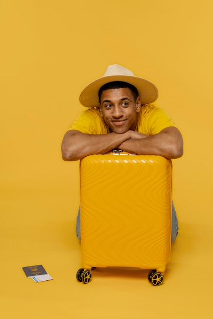 Free photo full shot man posing with baggage