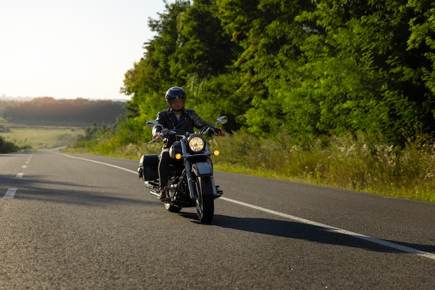 Free photo full shot man riding a motorbike