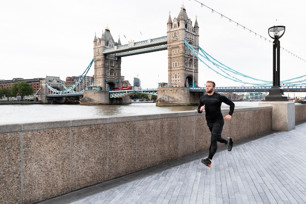 Full shot man running with prosthetic leg