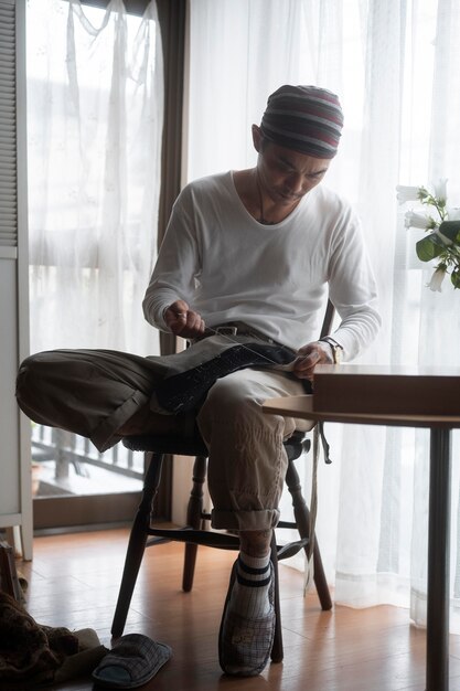 フルショットの男縫製
